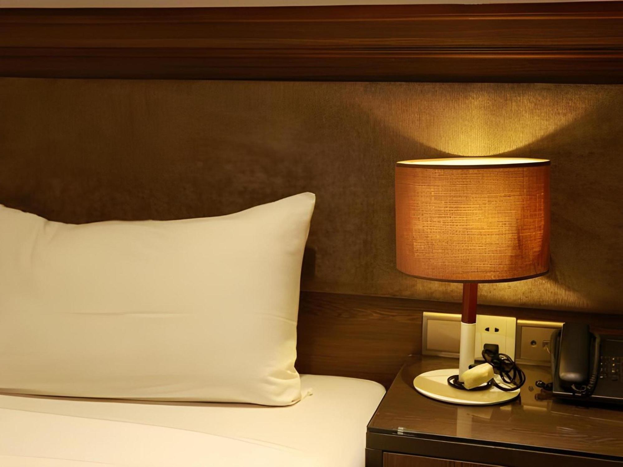 Collection O Le Grand Hanoi Hotel - The Tryst Exterior photo